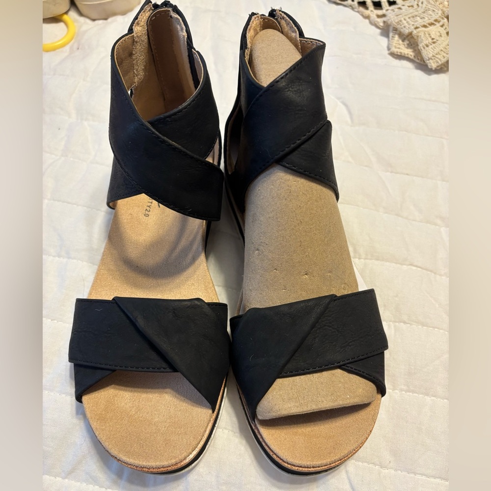 Lifestride Velocity 2.0 Womens sz 7 Black Ankle‎ Strap Zip Up Sandals